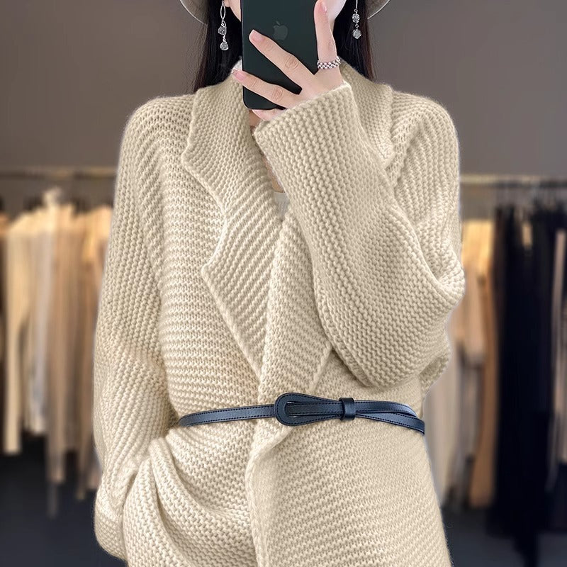 Damer Grovstickad Cardigan med Eleganta Slag och Midjebälte Mirla-Eva Jonsson