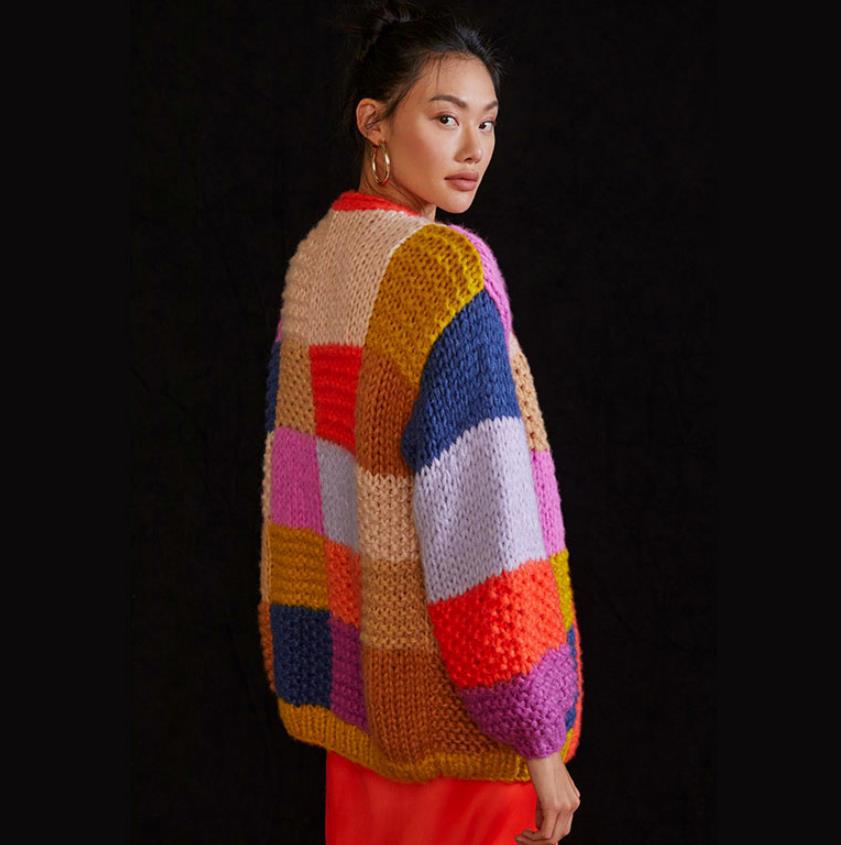 Damer Grovstickad Cardigan med färgglad Patchwork-design Mirla-Eva Jonsson