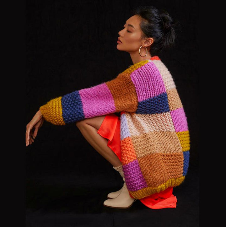 Damer Grovstickad Cardigan med färgglad Patchwork-design Mirla-Eva Jonsson