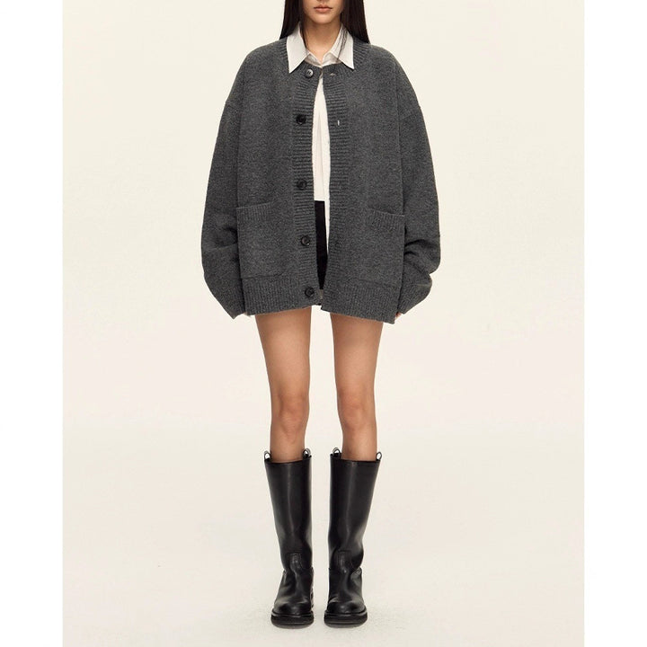 Damer Grovstickad Cardigan med oversize passform och stora knappdetaljer Mirla-Eva Jonsson