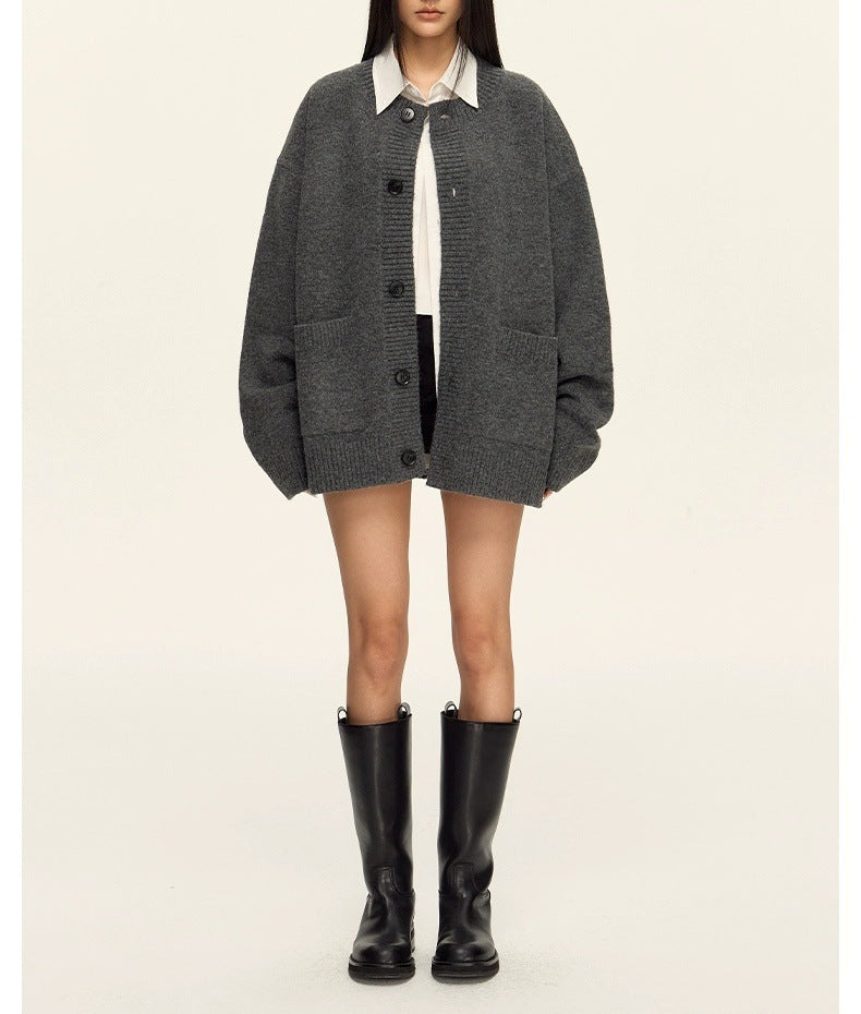 Damer Grovstickad Cardigan med oversize passform och stora knappdetaljer Mirla-Eva Jonsson