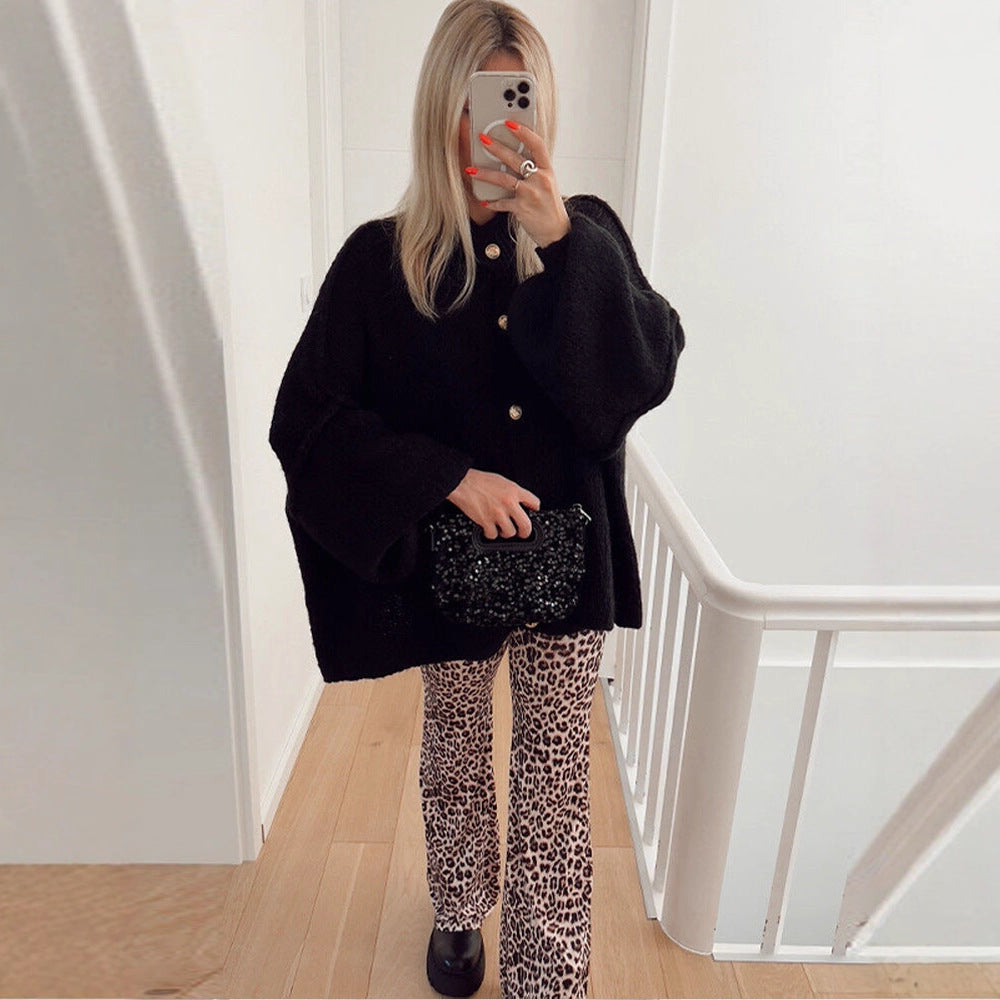 Damer Grovstickad jacka med eleganta knapppdetaljer och avslappnad oversized passform Mirla-Eva Jonsson
