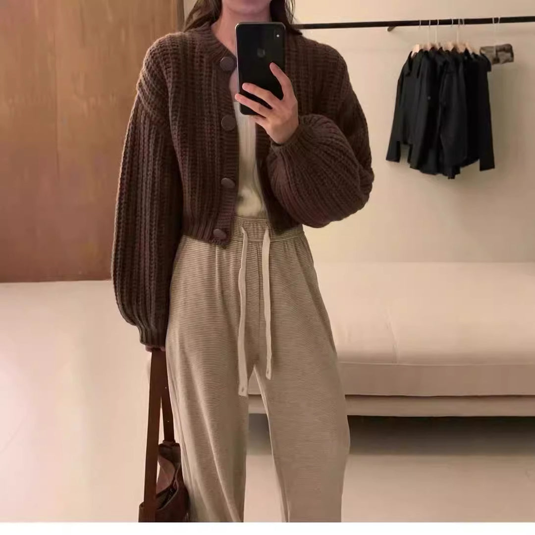Damer Grovstickjacka med Voluminösa Ärmar och Knapppdetaljer Mirla-Eva Jonsson