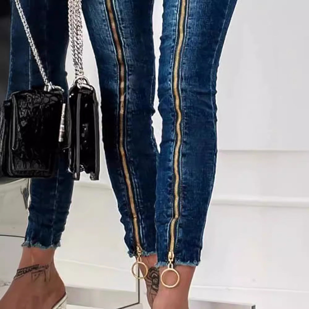 Damer High-Waist Jeans i modern design med sidodragkedja och ringdetaljer Eva Jonsson-Eva Jonsson