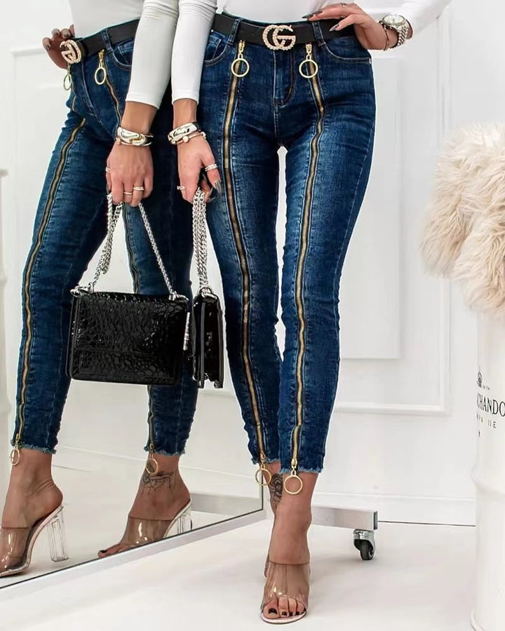Damer High-Waist Jeans i modern design med sidodragkedja och ringdetaljer Eva Jonsson-Eva Jonsson