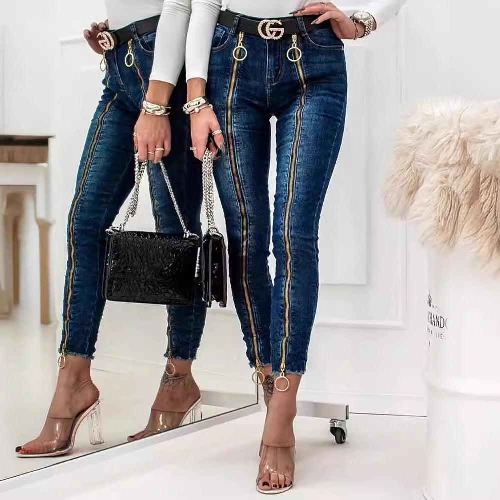 Damer High-Waist Jeans i modern design med sidodragkedja och ringdetaljer Eva Jonsson-Eva Jonsson