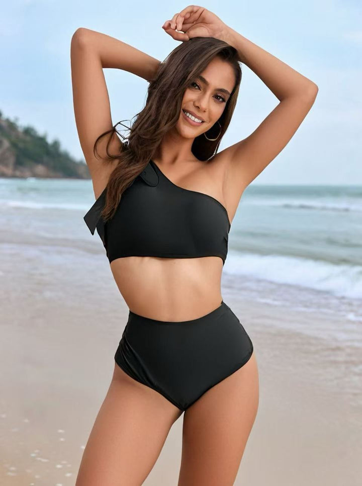 Damer Högmidjad Bikini-set med Asymmetrisk Topp och Justerbar Skärning Mirla-Eva Jonsson