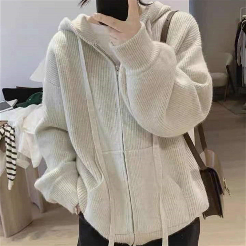 Damer Hoodiejacka med Trendigt Ribbstickdesign och Praktiska Fickor Mirla-Eva Jonsson