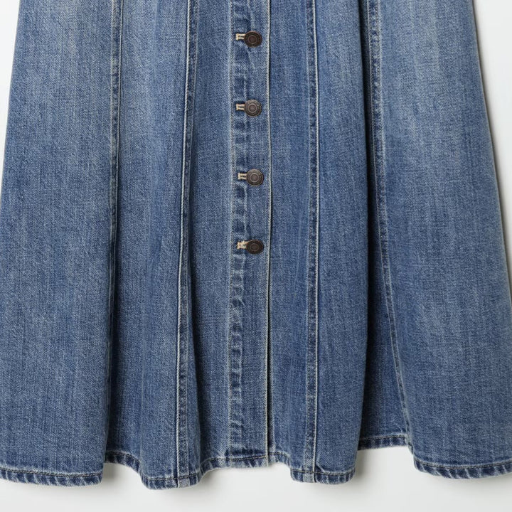 Damer Jeans Maxiklänning med knappslå och svängande fåll Mirla-Eva Jonsson