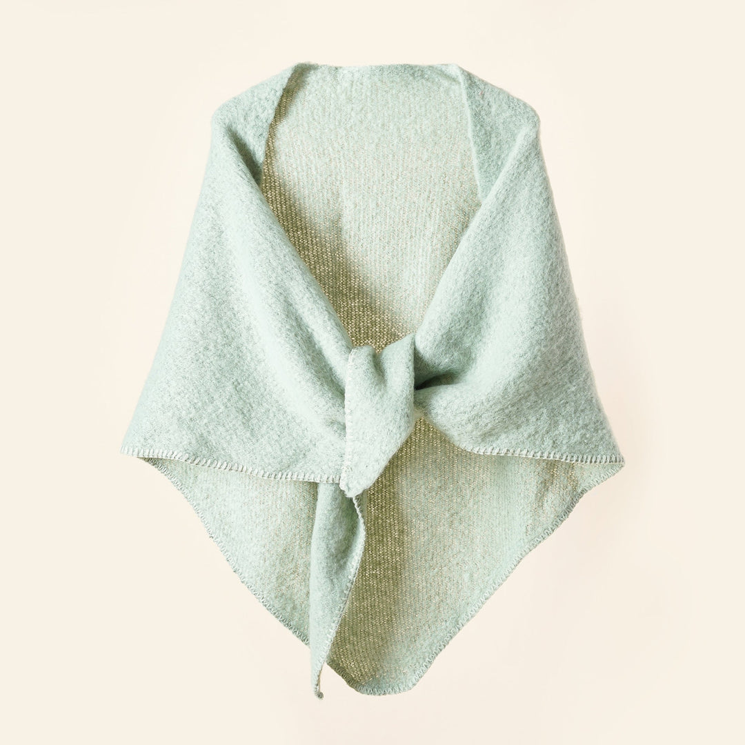 Damer KRAMMIG Wrap poncho med moderna fransar och elegant design Mirla-Eva Jonsson