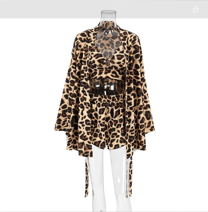 Damer Kimono-morgonrock med leopardmönster och lös passform Mirla-Eva Jonsson