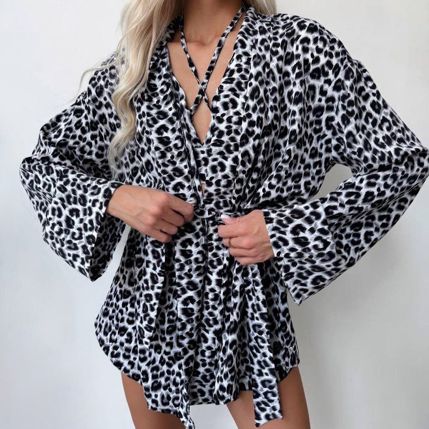 Damer Kimono-morgonrock med leopardmönster och lös passform Mirla-Eva Jonsson