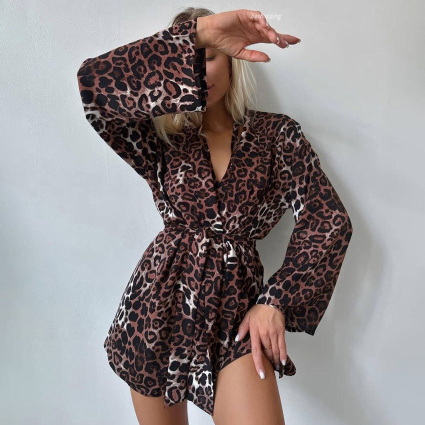 Damer Kimono-morgonrock med leopardmönster och lös passform Mirla-Eva Jonsson