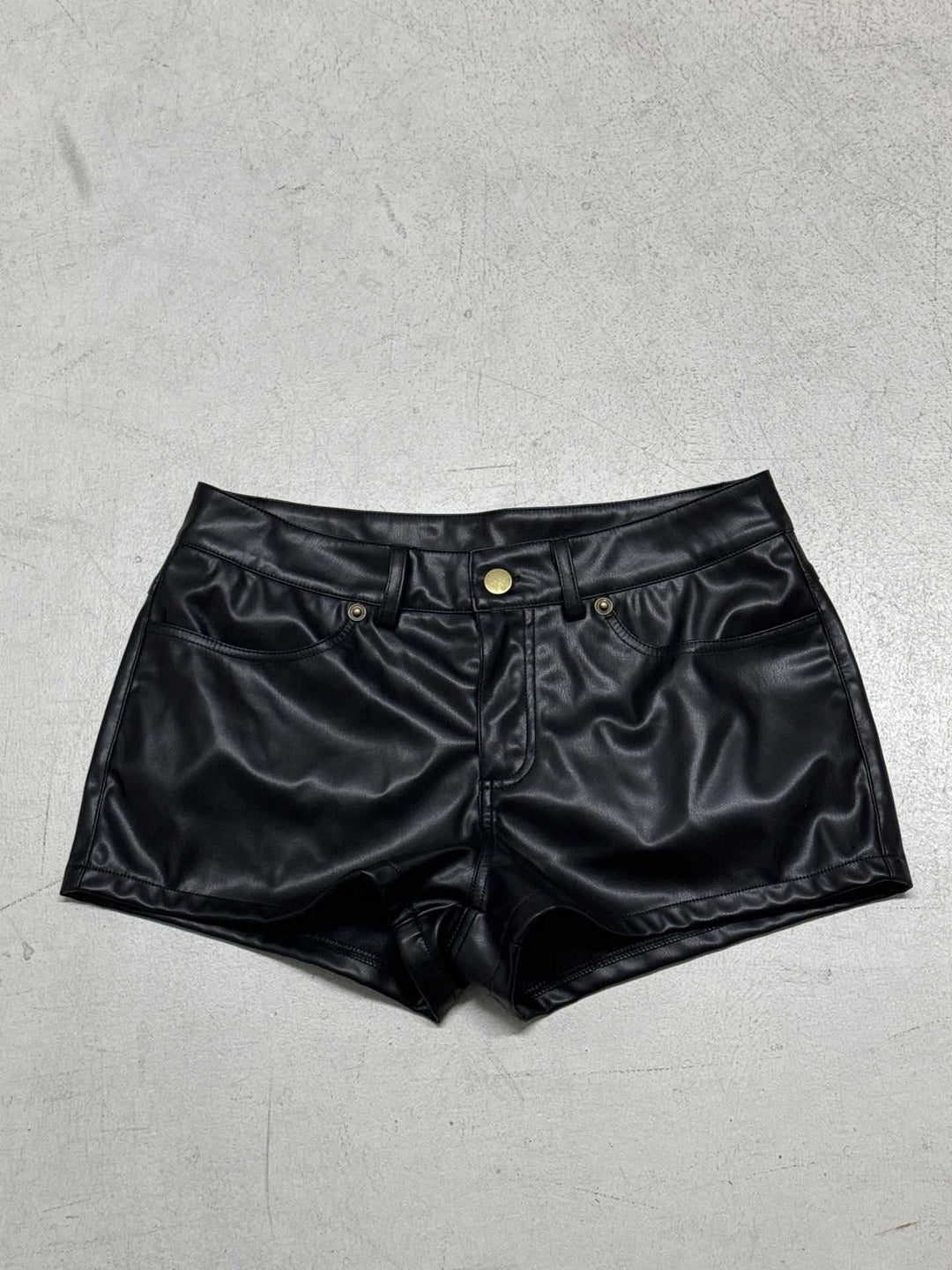 Damer Konstläder Shorts med hög midja och dekorativa fickor Mirla-Eva Jonsson