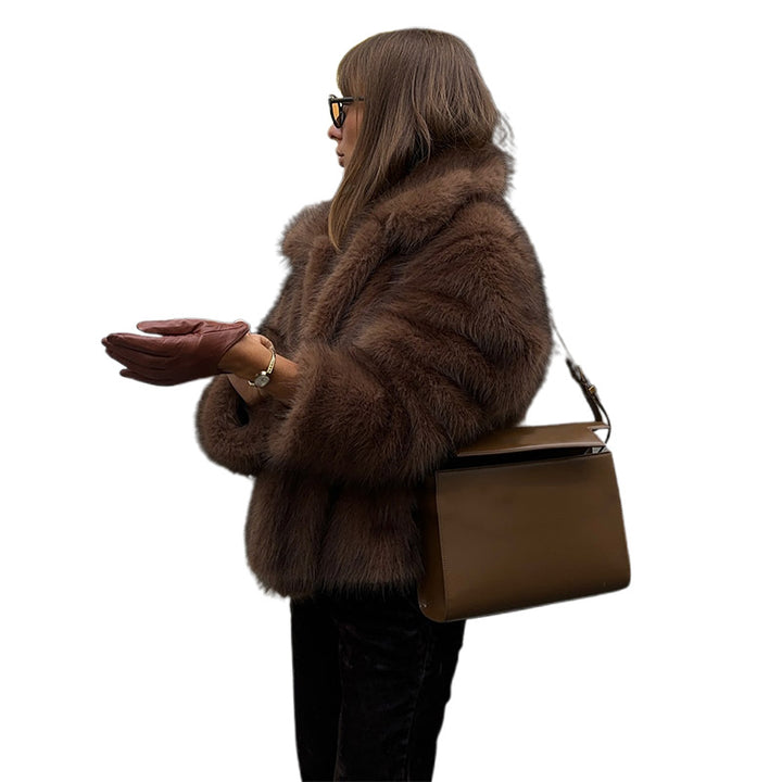 Damer Konstpälsjacka med voluminös passform och elegant design Mirla-Eva Jonsson