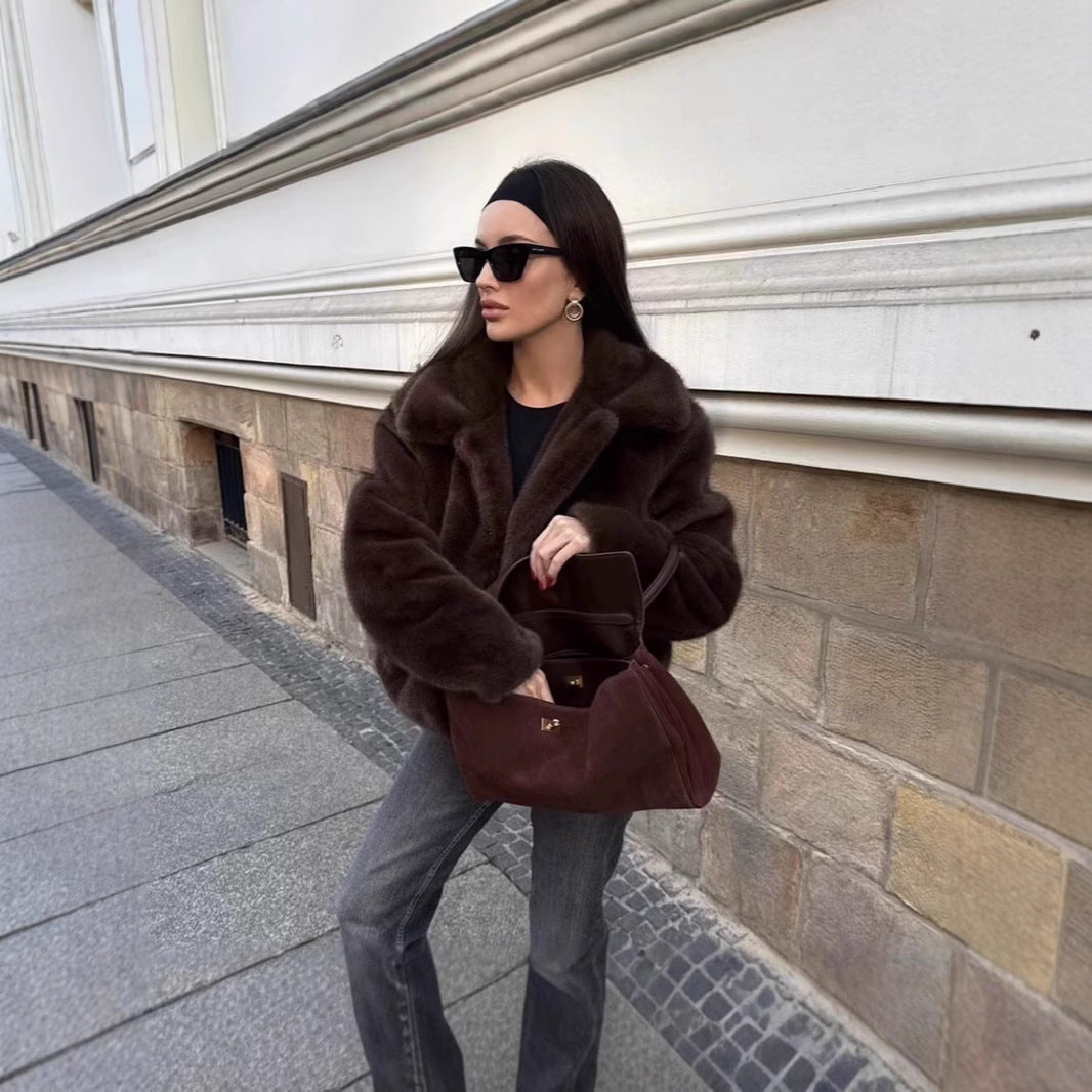 Damer Kort Konstpälsjacka med elegant Krage och extra Komfort Mirla-Eva Jonsson