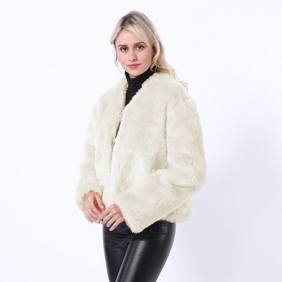 Damer Kort Konstpälsjacka med modern skärning och brett skurna ärmar Eva Jonsson-Eva Jonsson