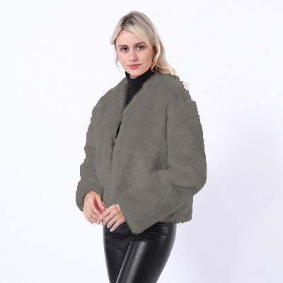 Damer Kort Konstpälsjacka med modern skärning och brett skurna ärmar Eva Jonsson-Eva Jonsson