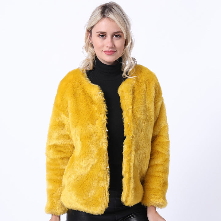 Damer Kort Konstpälsjacka med modern skärning och brett skurna ärmar Eva Jonsson-Eva Jonsson