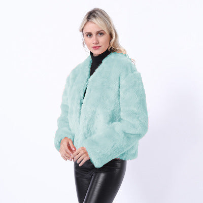 Damer Kort Konstpälsjacka med modern skärning och brett skurna ärmar Eva Jonsson-Eva Jonsson