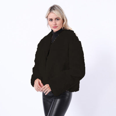 Damer Kort Konstpälsjacka med modern skärning och brett skurna ärmar Eva Jonsson-Eva Jonsson