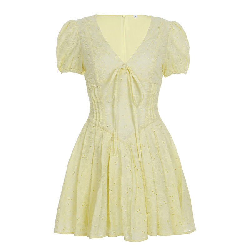 Damer Kortärmad Sommardress med eleganta Volangdetaljer och Bindband Mirla-Eva Jonsson