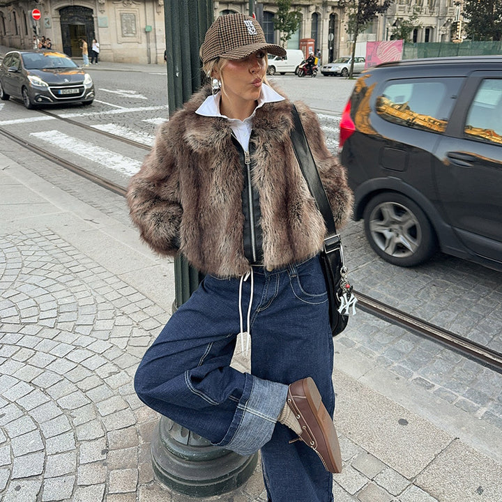 Damer Kunstpälsjacka i modern Cropped-stil Mirla-Eva Jonsson