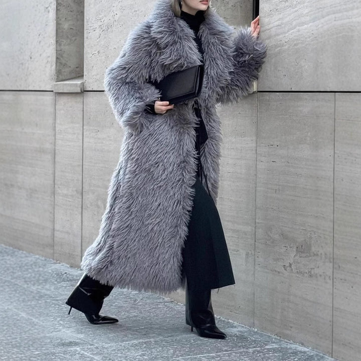 Damer Lång Konstpälsjacka med fluffig textur och oversized passform Mirla-Eva Jonsson