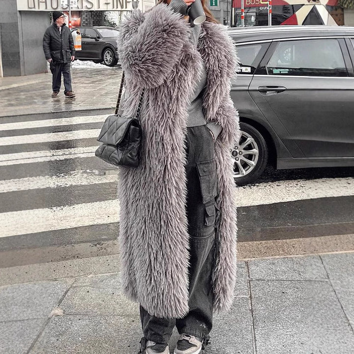 Damer Lång Konstpälsjacka med fluffig textur och oversized passform Mirla-Eva Jonsson
