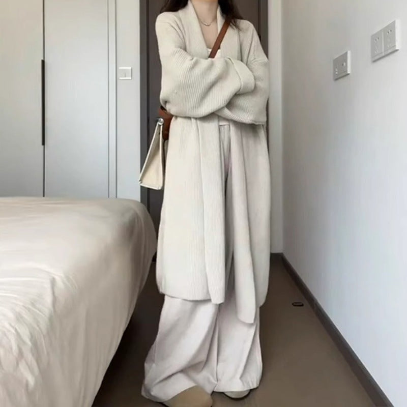 Damer Lång Stickad Kappa med Breda Ärmar och Mjuk Textur Mirla-Eva Jonsson