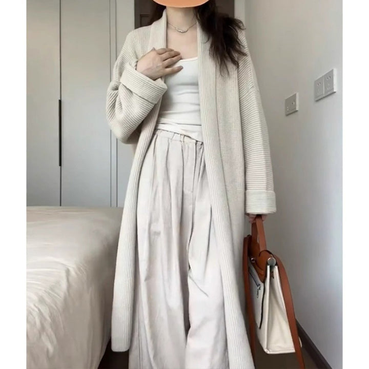 Damer Lång Stickad Kappa med Breda Ärmar och Mjuk Textur Mirla-Eva Jonsson
