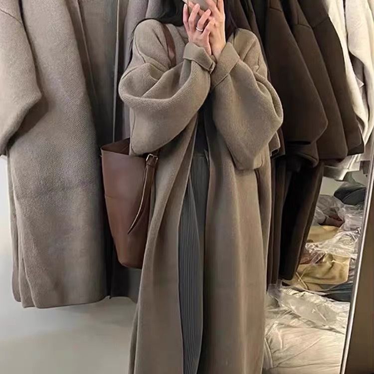 Damer Lång Ullrock i minimalistisk stil med bred passform och eleganta detaljer Eva Jonsson-Eva Jonsson