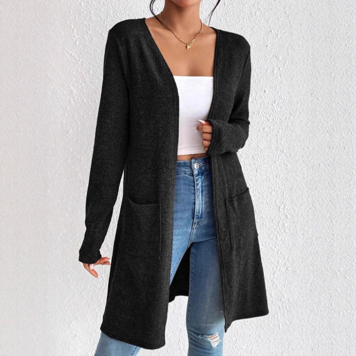 Damer Lång stickad cardigan med praktiska fickor Mirla-Eva Jonsson