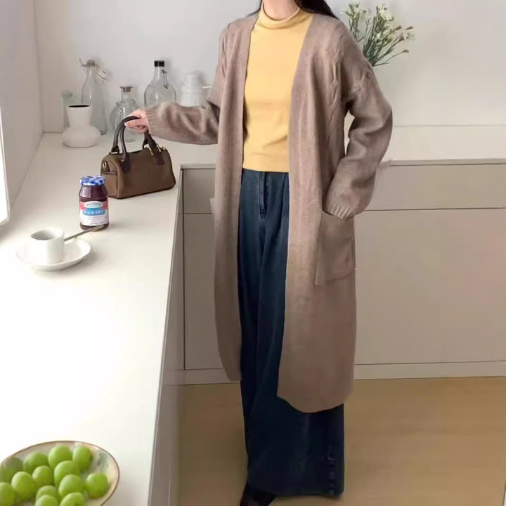 Damer Lång stickad cardigan med praktiska fickor och avslappnad passform Mirla-Eva Jonsson
