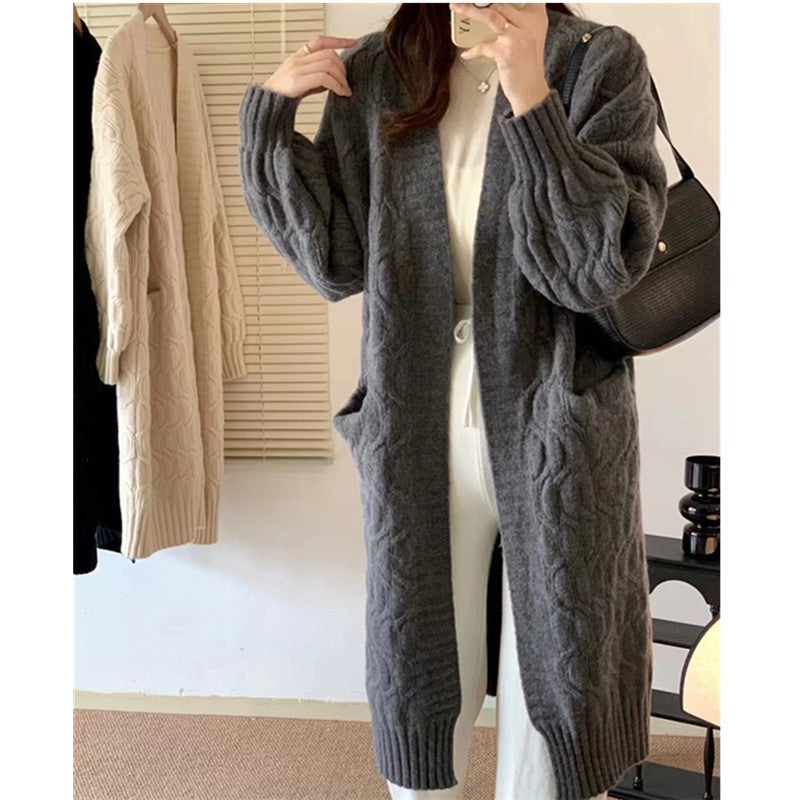 Damer Lång stickad cardigan med voluminösa ärmar och praktiska fickor Eva Jonsson-Eva Jonsson