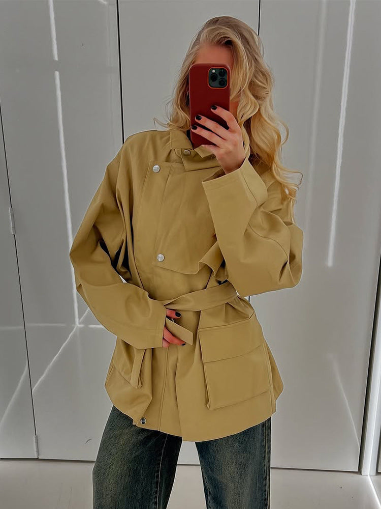 Damer Lång trenchcoat med bred krage och midjejusterbart bälte Eva Jonsson-Eva Jonsson