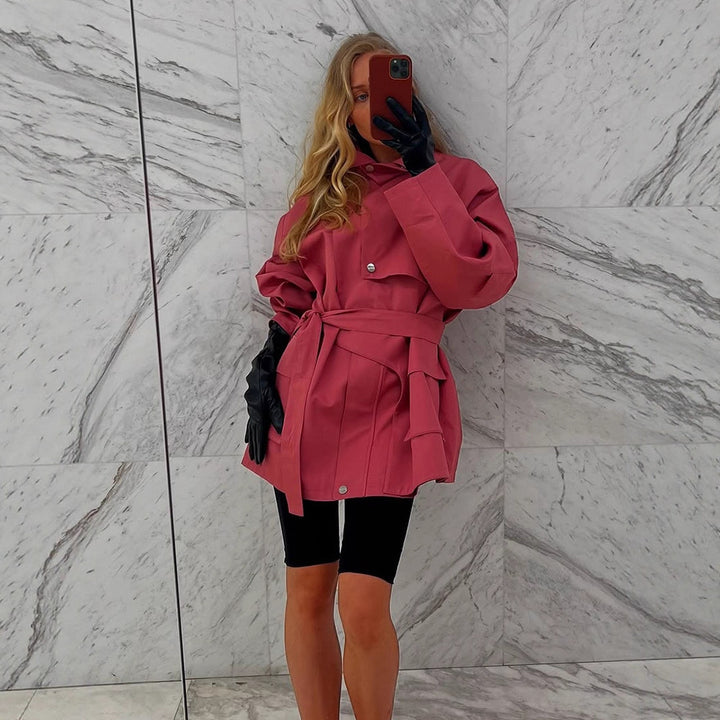 Damer Lång trenchcoat med bred krage och midjejusterbart bälte Eva Jonsson-Eva Jonsson