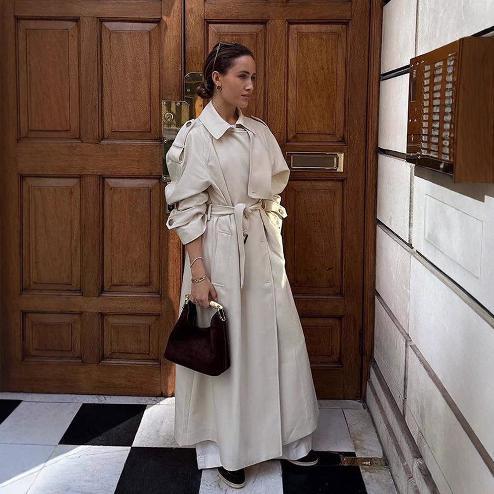 Damer Lång trenchcoat med bred krage och midjejusterbart bälte Eva Jonsson-Eva Jonsson