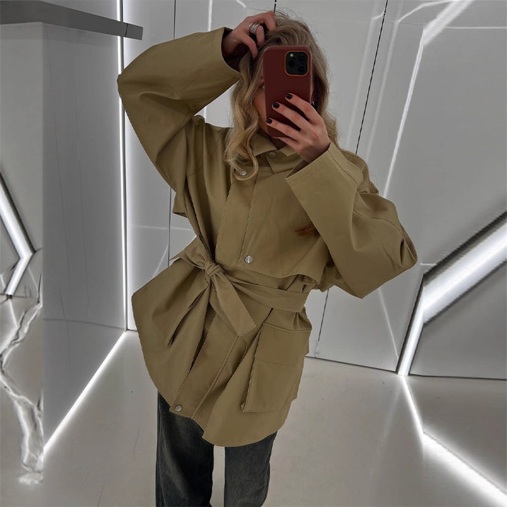 Damer Lång trenchcoat med bred krage och midjejusterbart bälte Eva Jonsson-Eva Jonsson