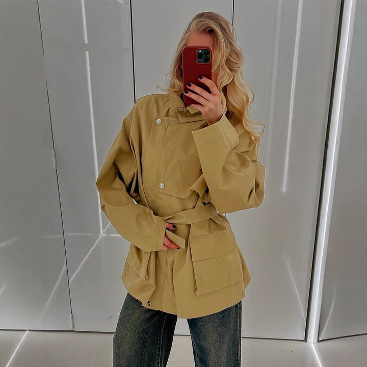 Damer Lång trenchcoat med bred krage och midjejusterbart bälte Eva Jonsson-Eva Jonsson