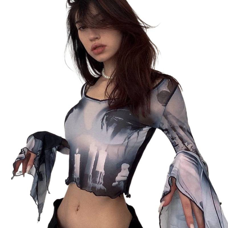 Damer Långärmad Crop-Top med kreativa grafiska tryckdetaljer och utsvängda ärmar Mirla-Eva Jonsson