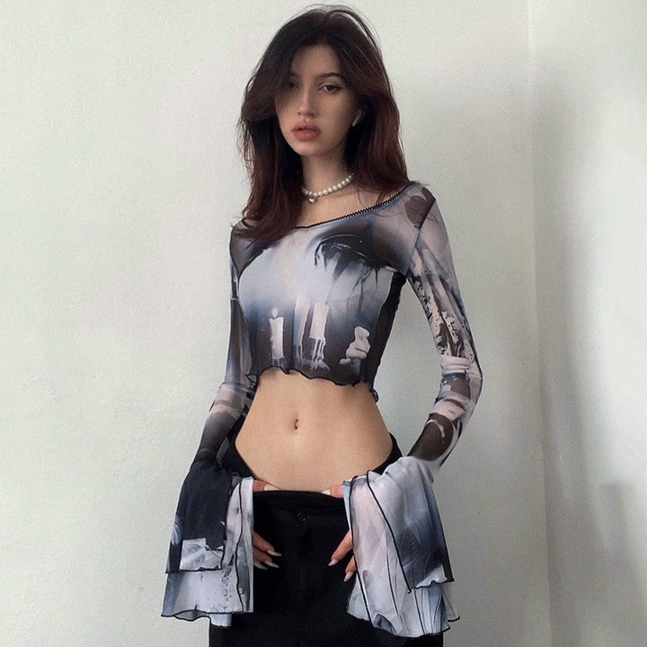 Damer Långärmad Crop-Top med kreativa grafiska tryckdetaljer och utsvängda ärmar Mirla-Eva Jonsson