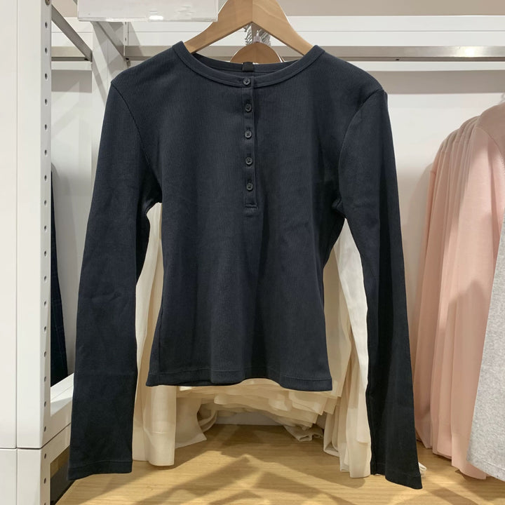 Damer Långärmad Henley Skjorta tillverkad av fin bomullsblandning Mirla-Eva Jonsson