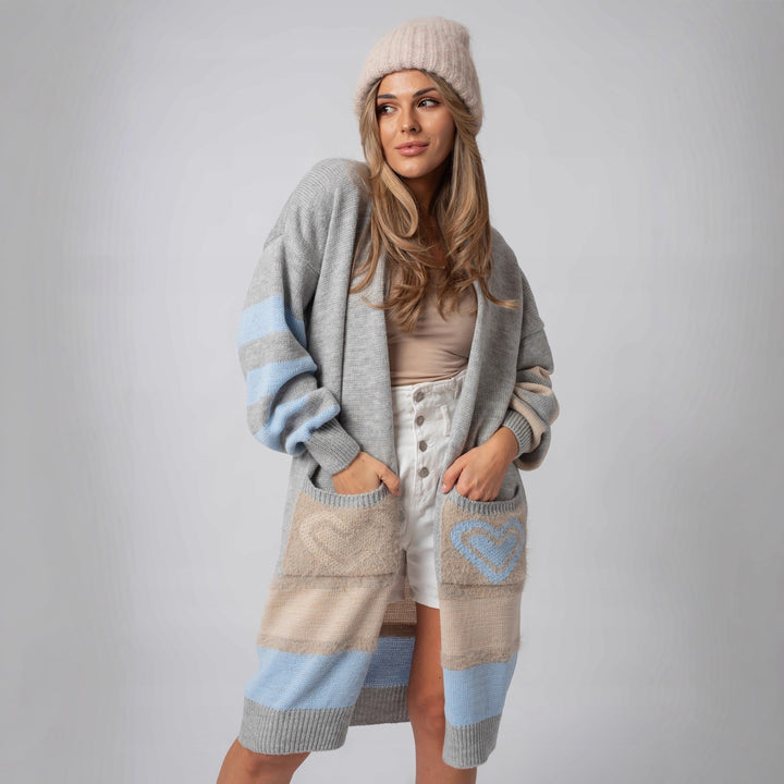 Damer Långärmad Stickad cardigan med hjärtformade fickor och modern färgblockering Mirla-Eva Jonsson
