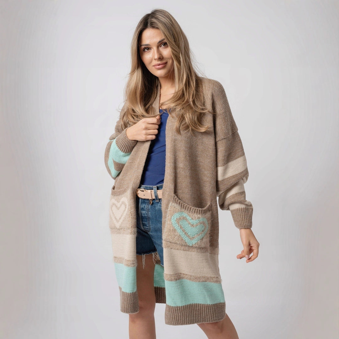 Damer Långärmad Stickad cardigan med hjärtformade fickor och modern färgblockering Mirla-Eva Jonsson