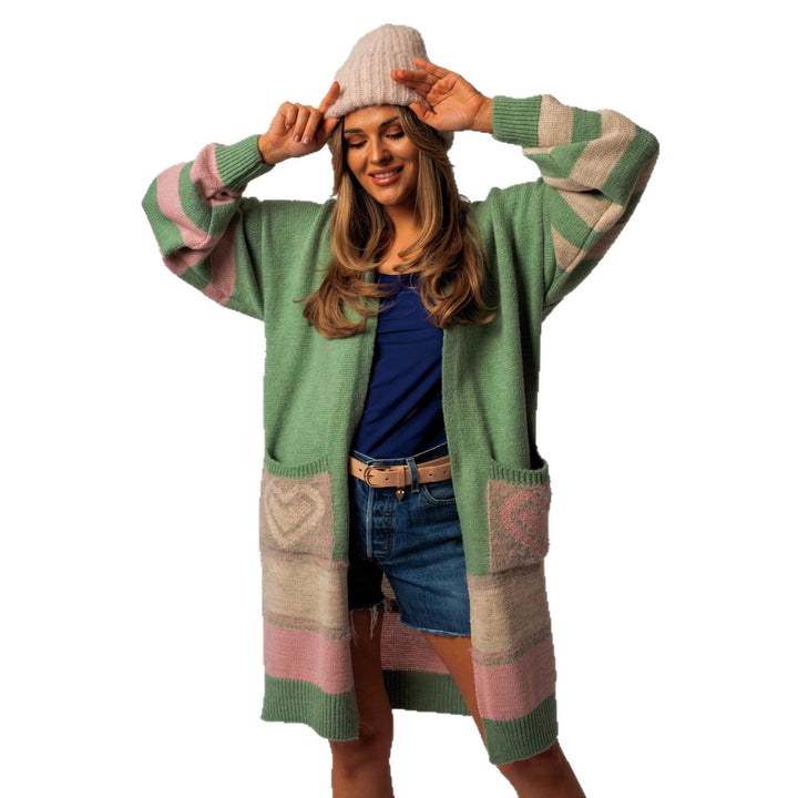 Damer Långärmad Stickad cardigan med hjärtformade fickor och modern färgblockering Mirla-Eva Jonsson