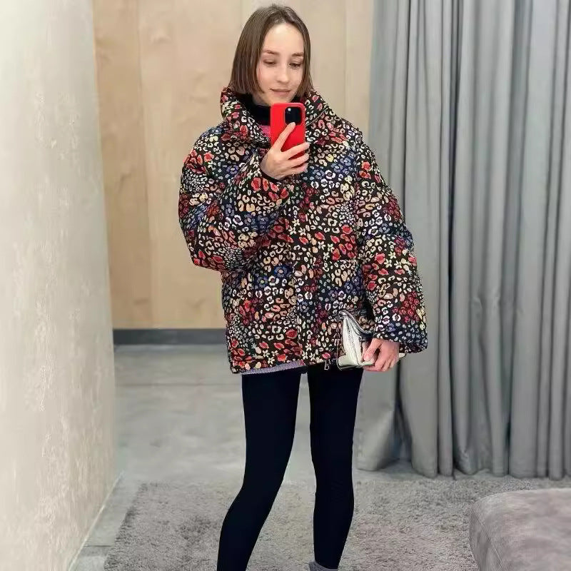 Damer Lätt Vadderad Jacka med Spännande Leopardtryck och Praktiska Fickor-Eva Jonsson
