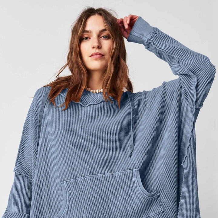 Damer Lätt hoodie med strukturerad design och praktisk känguruficka Mirla-Eva Jonsson