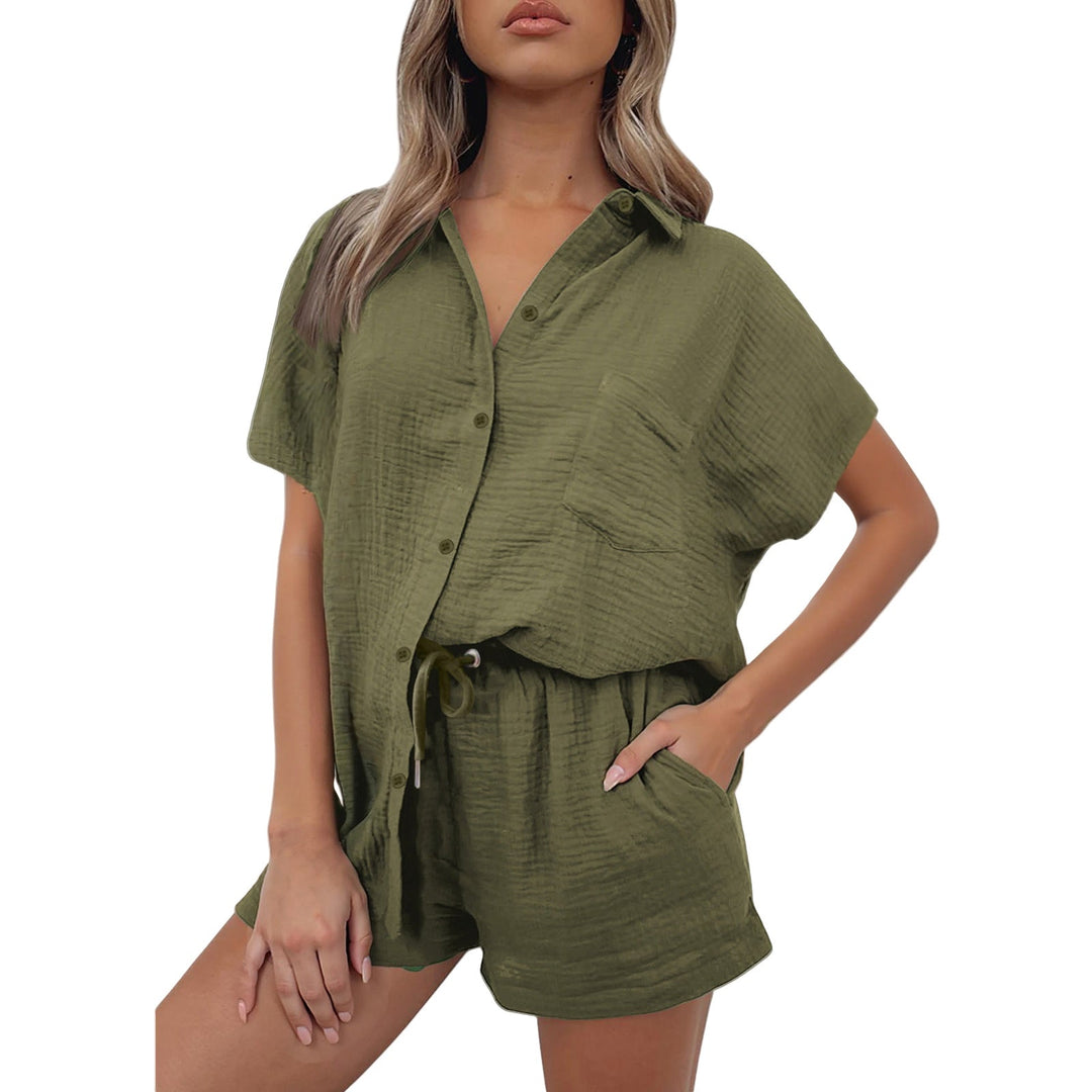 Damer Lätt kortärmad skjorta och shorts set av slitstarkt bomullsmaterial med praktiska fickor och elastisk midja Mirla-Eva Jonsson