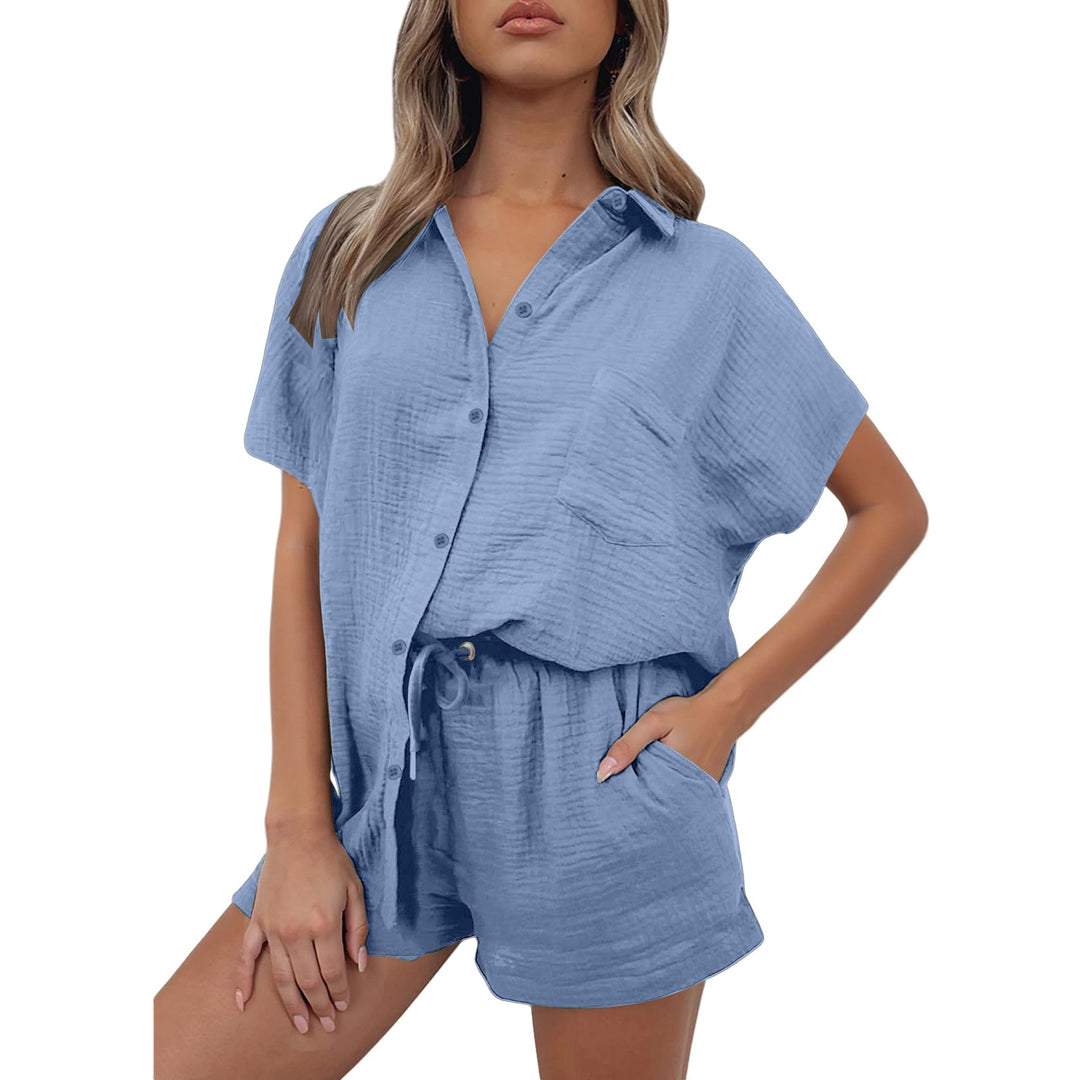 Damer Lätt kortärmad skjorta och shorts set av slitstarkt bomullsmaterial med praktiska fickor och elastisk midja Mirla-Eva Jonsson